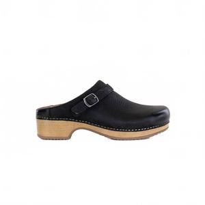 NEW DANSKO women's berry clogs in black